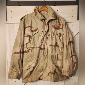Vintage U.S. Army Desert Camo Full Zip Jacket. Size S. Enclosed Hood.